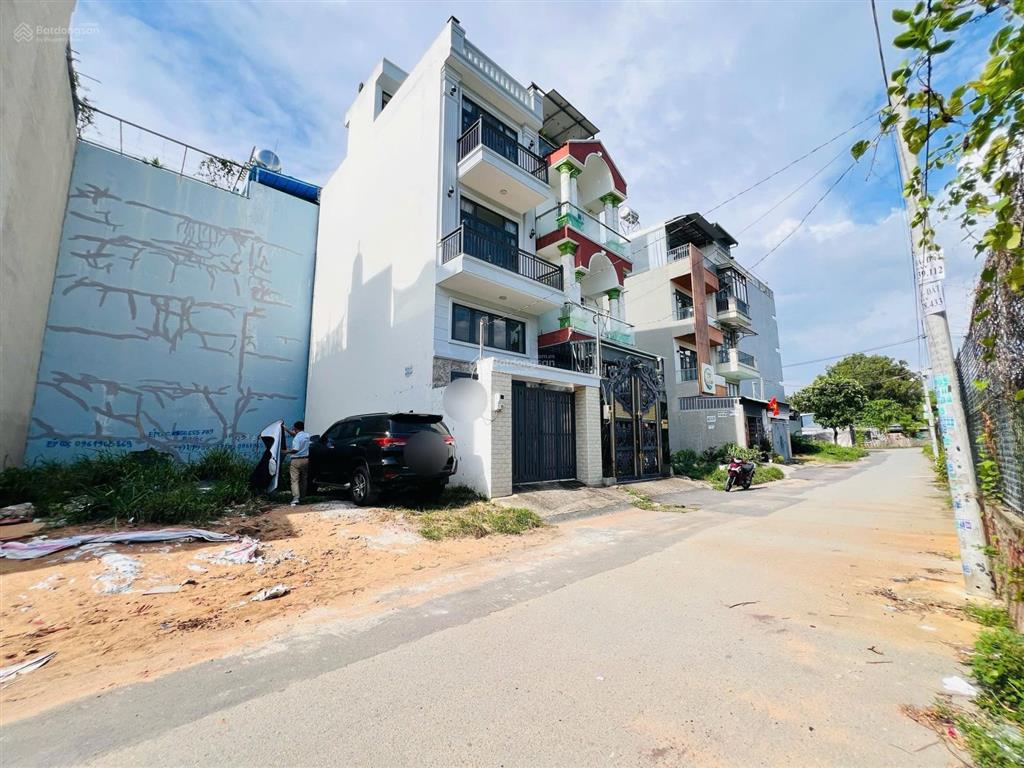 Duy nhất 1 lô  100m2 chuẩn đẹp, đường nhựa ô tô né nhau gần phạm văn đồng