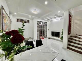 Cho thuê nhà riêng tại hoàng quốc việt, dt 40m2 x 5 tầng, 3 ngủ + 4wc, giá thuê 15 triệu, cầu giấy.