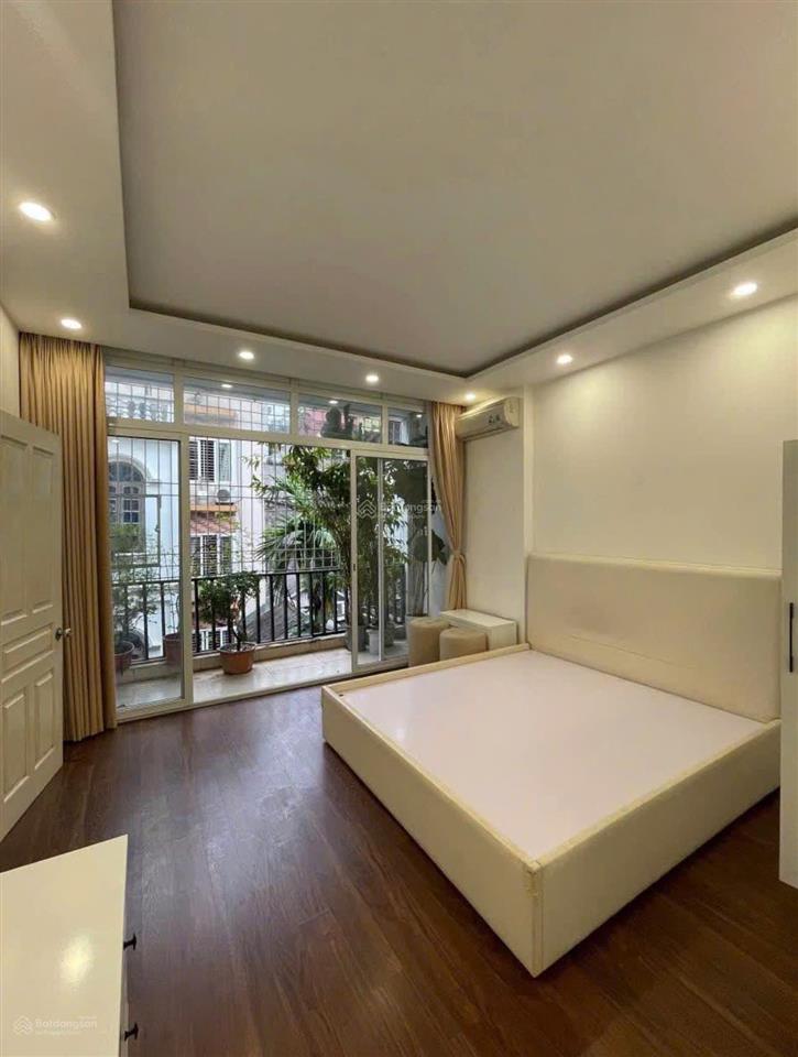 Cho thuê gấp nhà đê la thành, dt 48m2 x 4 tầng, nhà mới full nội thất, giá 18 triệu/tháng, đống đa.
