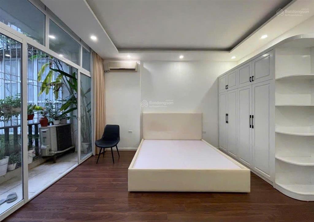 Cho thuê gấp nhà đê la thành, dt 48m2 x 4 tầng, nhà mới full nội thất, giá 18 triệu/tháng, đống đa.