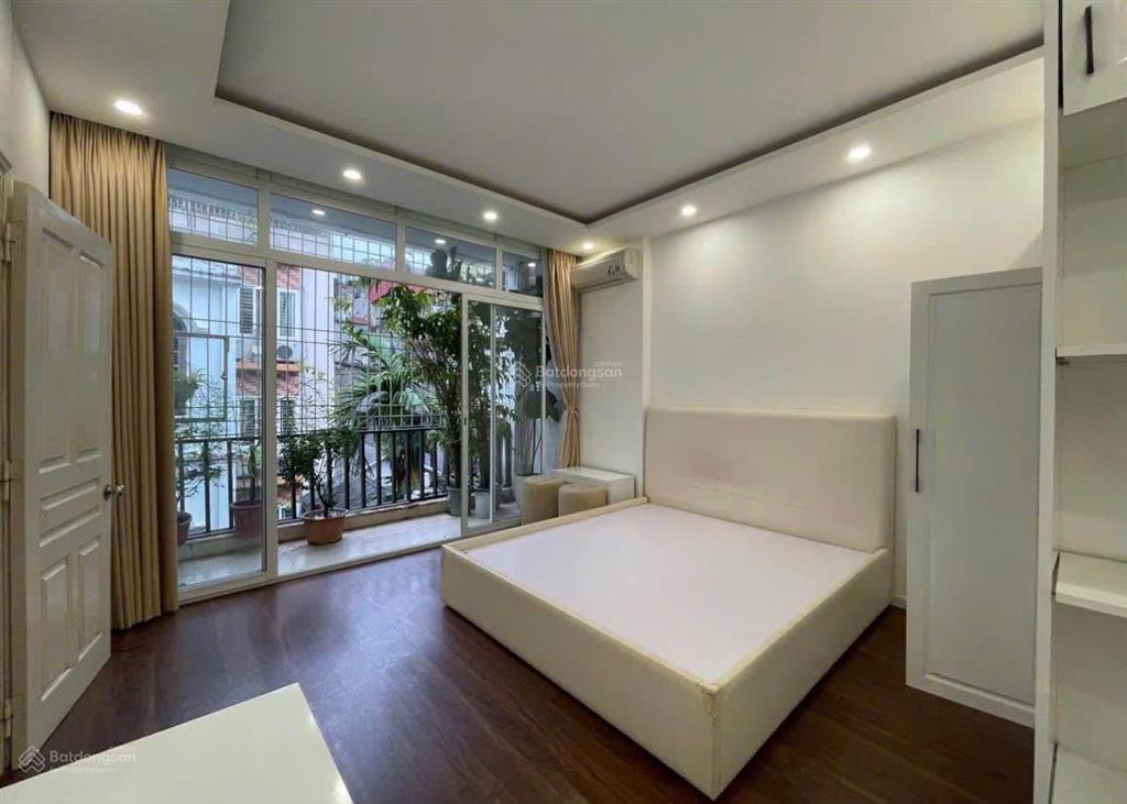 Cho thuê gấp nhà đê la thành, dt 48m2 x 4 tầng, nhà mới full nội thất, giá 18 triệu/tháng, đống đa.