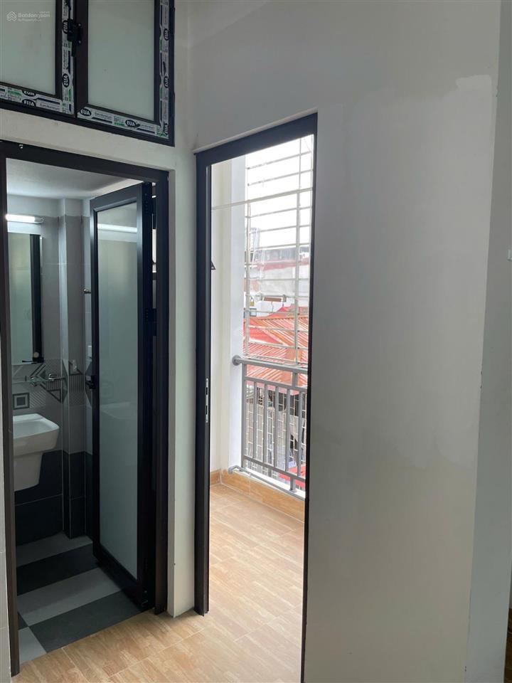 Cho thuê phòng trọ láng, dt 30m2, 6 triệu/tháng, full nội thất, có ban công, đống đa. 0923 789 ***