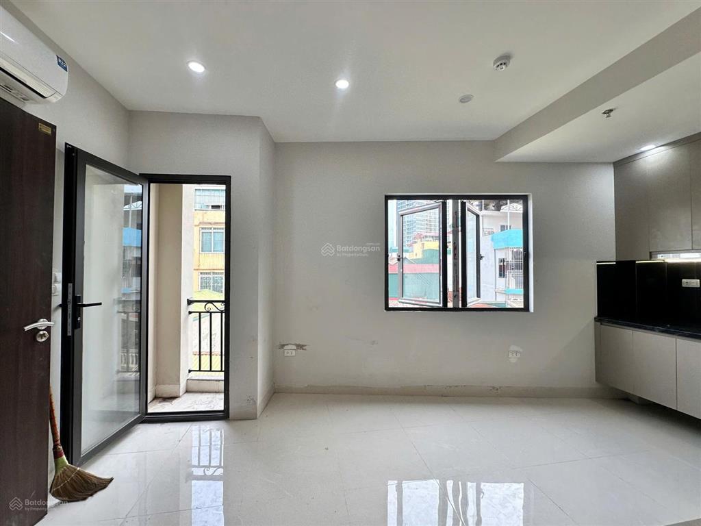 Cho thuê gấp phòng trọ 1 ngủ + 1 khách tại phố trung kính, giá 5.8 triệu, dt 35m2, full nt,cầu giấy