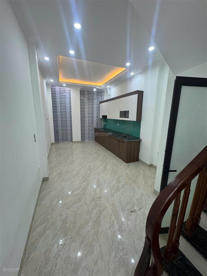 Cho thuê nhà mặt phố ngọc hồi 12 triệu/tháng, dt 42m2 x 5 tầng tháng máy, hoàng mai. 0923 789 ***