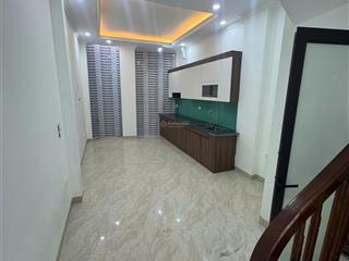 Cho thuê nhà mặt phố ngọc hồi 12 triệu/tháng, dt 42m2 x 5 tầng tháng máy, hoàng mai. 0923 789 ***