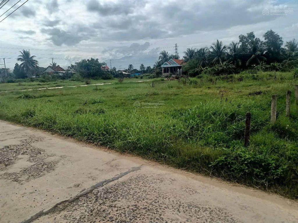 Bán đất tại xã ninh an, khánh hòa, giá tốt 700 triệu, 244m2 full thổ cư, đường ô tô 8m