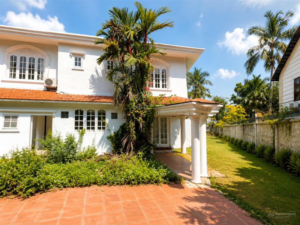 Cho thuê biệt thự 1300m2 thảo điền, mặt tiền nguyễn ư dĩ, giá thuê 15.000 usd