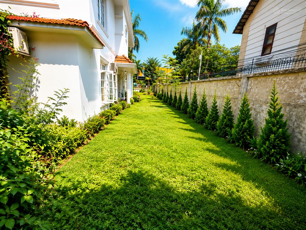 Cho thuê biệt thự 1300m2 thảo điền, mặt tiền nguyễn ư dĩ, giá thuê 15.000 usd