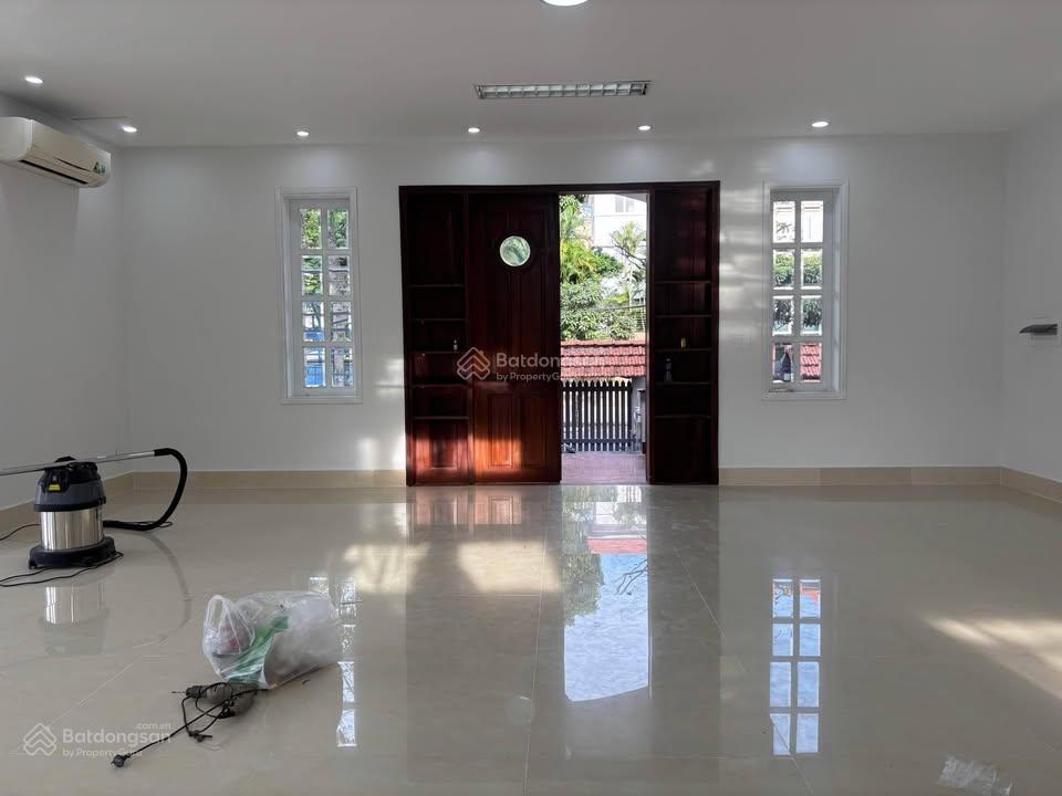 Cho thuê villa mặt tiền nguyễn văn hưởng,1000m2, 2 lầu, có hồ bơi, chỉ 6000usd,  0947 630 ***