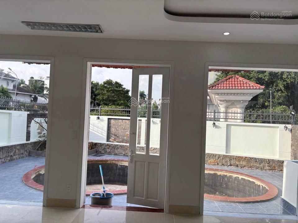 Cho thuê villa mặt tiền nguyễn văn hưởng,1000m2, 2 lầu, có hồ bơi, chỉ 6000usd,  0947 630 ***