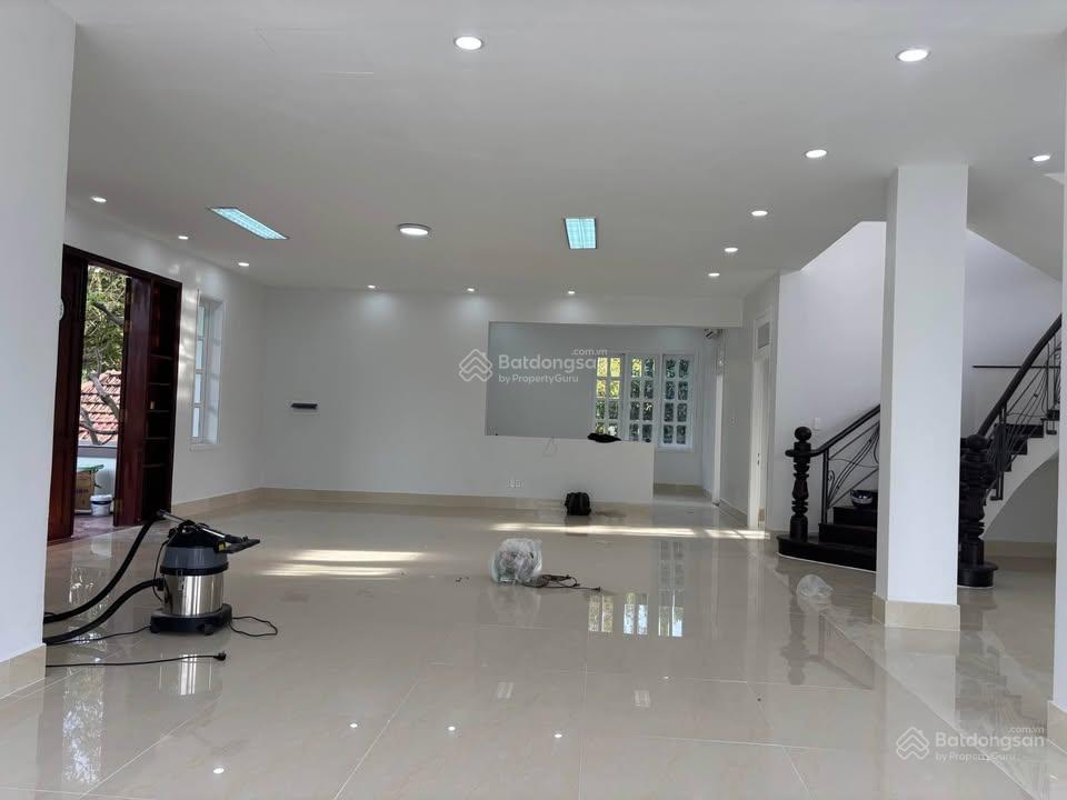 Cho thuê villa mặt tiền nguyễn văn hưởng,1000m2, 2 lầu, có hồ bơi, chỉ 6000usd,  0947 630 ***