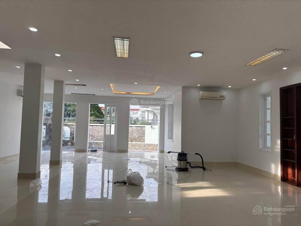 Cho thuê villa mặt tiền nguyễn văn hưởng,1000m2, 2 lầu, có hồ bơi, chỉ 6000usd,  0947 630 ***