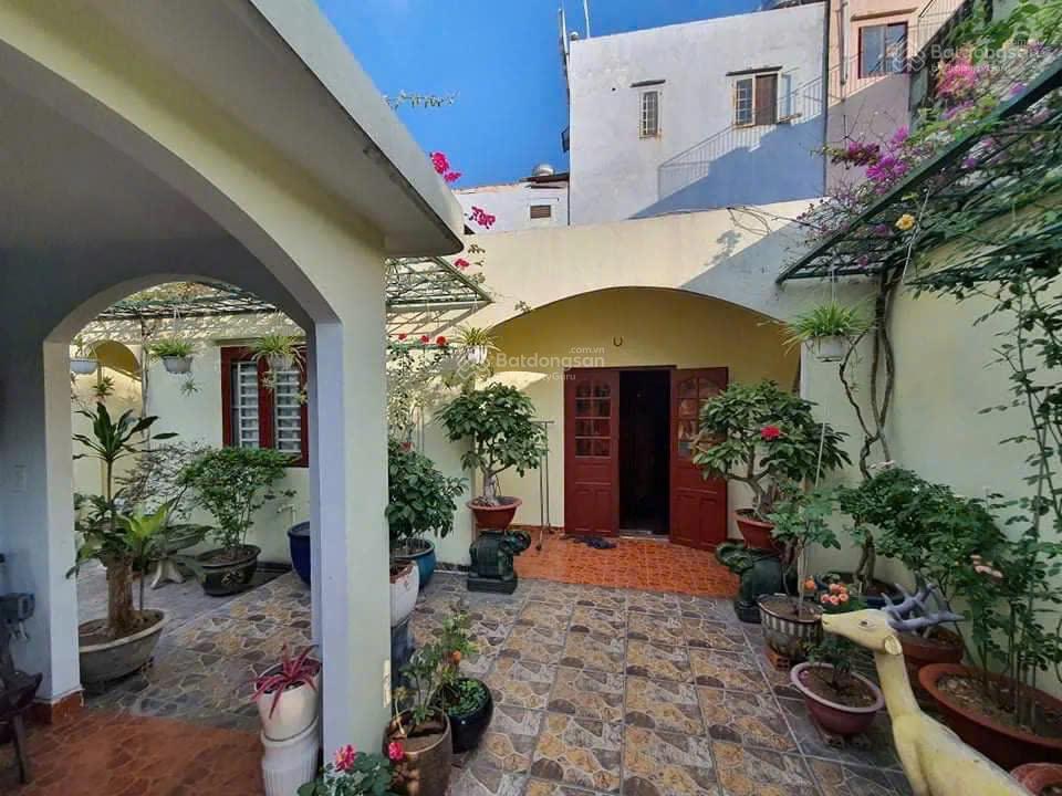 Bán biệt thự đồng nai  205m2  2 lầu 3pn  52 tỷ  cổ điển, nhà đạo diễn, mặt tiền tương lai q10