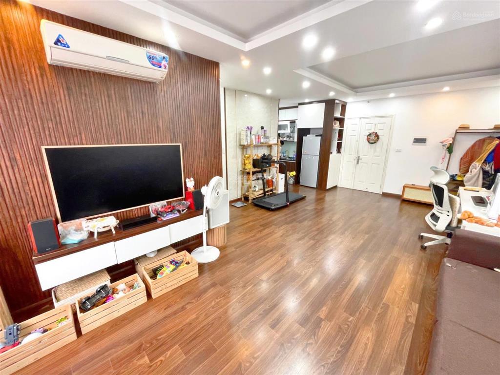 Chính chủ bán căn hộ 1014, ct1, chung cư 103, văn quán, hn. giá nhỉnh 5 tỷđ (có thương lượng).