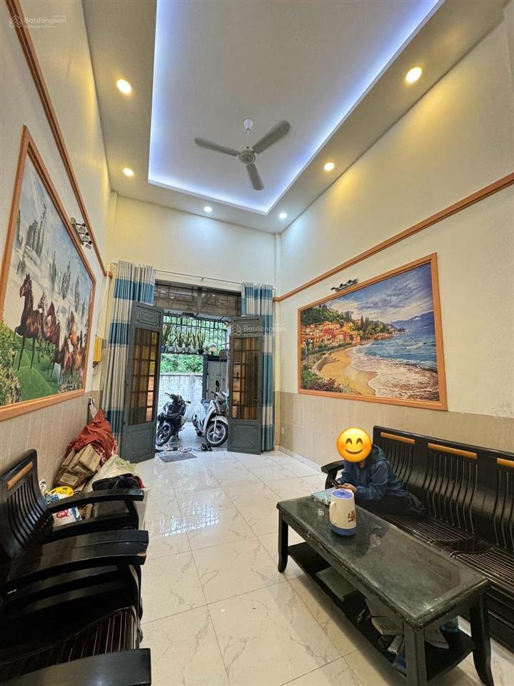 Nhà 2 tầng  thổ cư 87m2 nớ hậu, 3pn
( có pn cho người lớn tuổi ở dưới)  hẻm xe hơi đỗ cổng