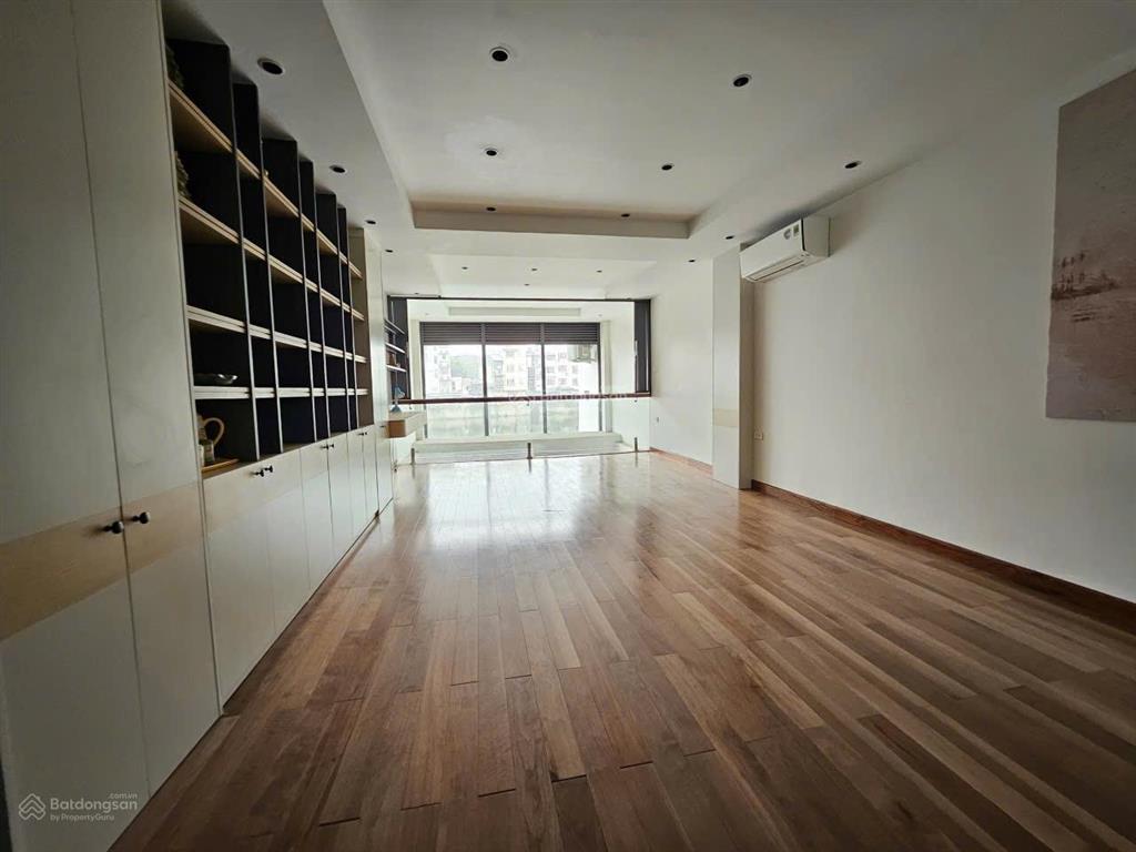 Cho thuê nhà nguyễn văn cừ, view đẹp, gara ô tô, làm văn phòng, ở. 8 tầng thang máy.