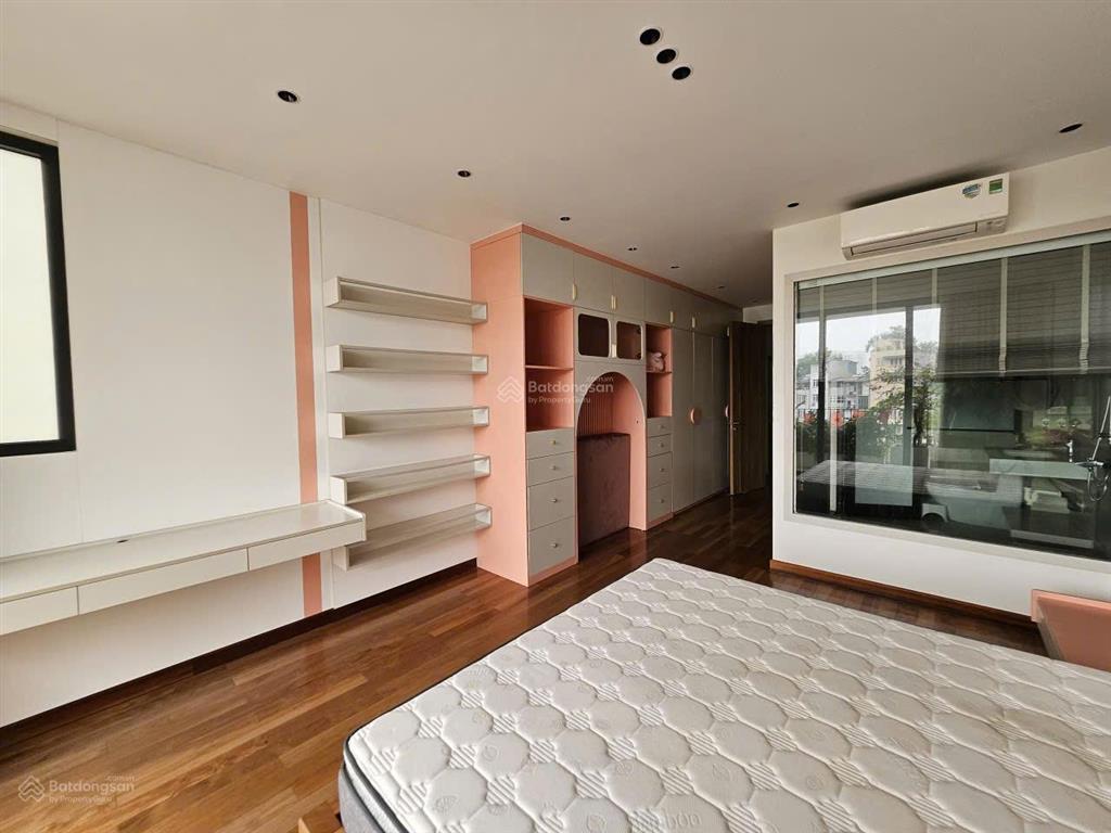 Cho thuê nhà nguyễn văn cừ, view đẹp, gara ô tô, làm văn phòng, ở. 8 tầng thang máy.