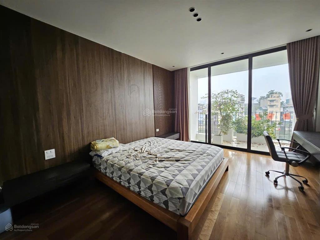 Cho thuê nhà nguyễn văn cừ, view đẹp, gara ô tô, làm văn phòng, ở. 8 tầng thang máy.