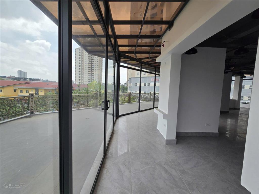 Cho thuê nguyên căn biệt thự liền kề lô góc cổ linh thạch bàn  long biên  dt 145m24tkinh doanh