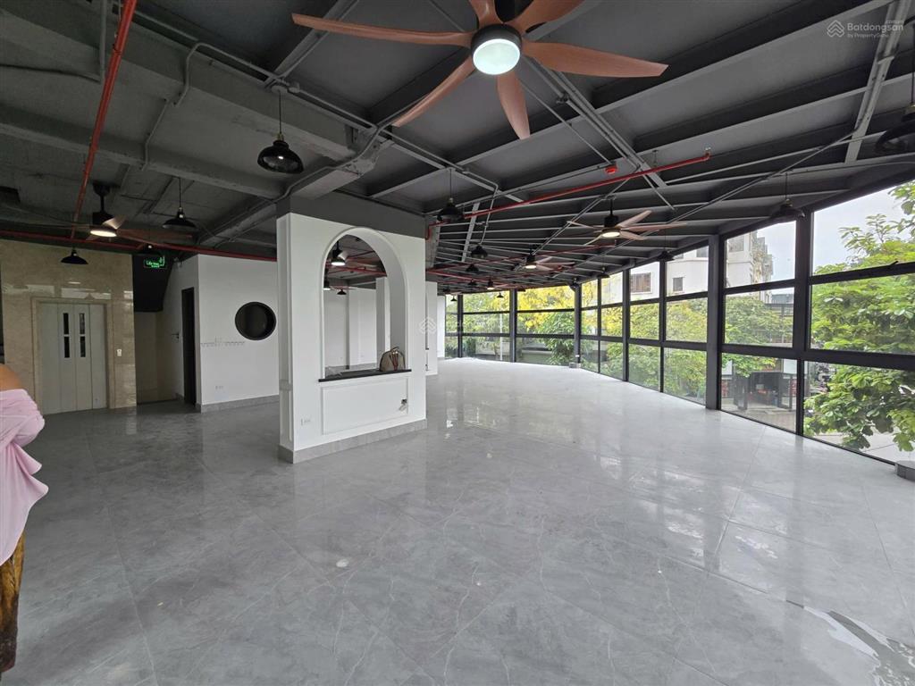 Cho thuê nguyên căn biệt thự liền kề lô góc cổ linh thạch bàn  long biên  dt 145m24tkinh doanh