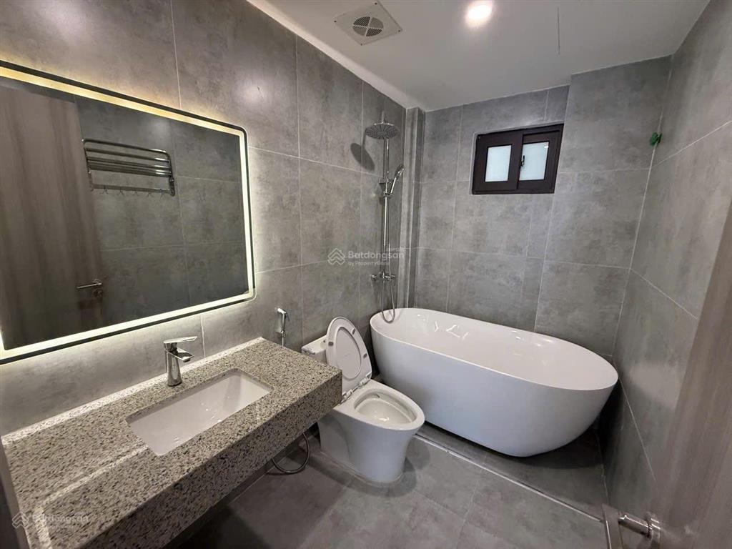 Cho thuê nhà nguyên căn 7 tầng mới đàm quang trung, thạch bàn, cổ linh full đồ, thang máy, gara