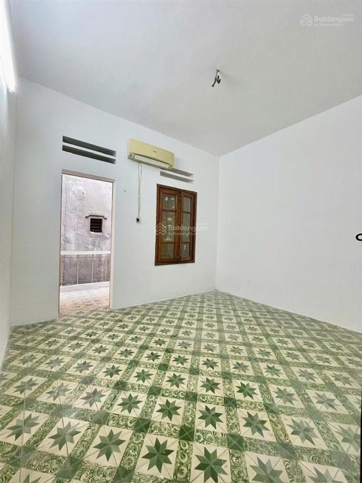 Bán đất ngọc khánh ba đình, 36m, tặng nhà 2 tầng, sổ đỏ + cho thuê 10tr/th, vị trí trung tâm