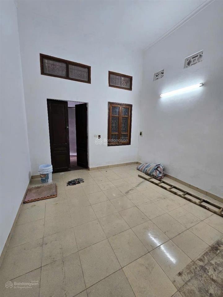 Bán đất ngọc khánh ba đình, 36m, tặng nhà 2 tầng, sổ đỏ + cho thuê 10tr/th, vị trí trung tâm