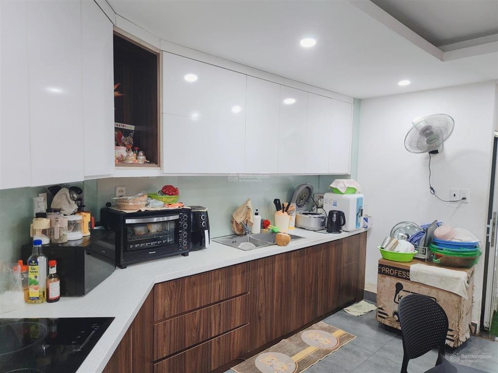 Nhà đẹp 4 tầng vào ở ngay  lô góc 2 mặt thoáng  hẻm xe hơi đỗ cửa ngày đêm  gần co.op mart