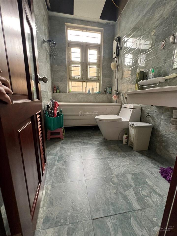 Nguyễn thị thập, quận 7  kề phú mỹ hưng  ngang (5x25) dtcn 125m2  sổ vuông a4