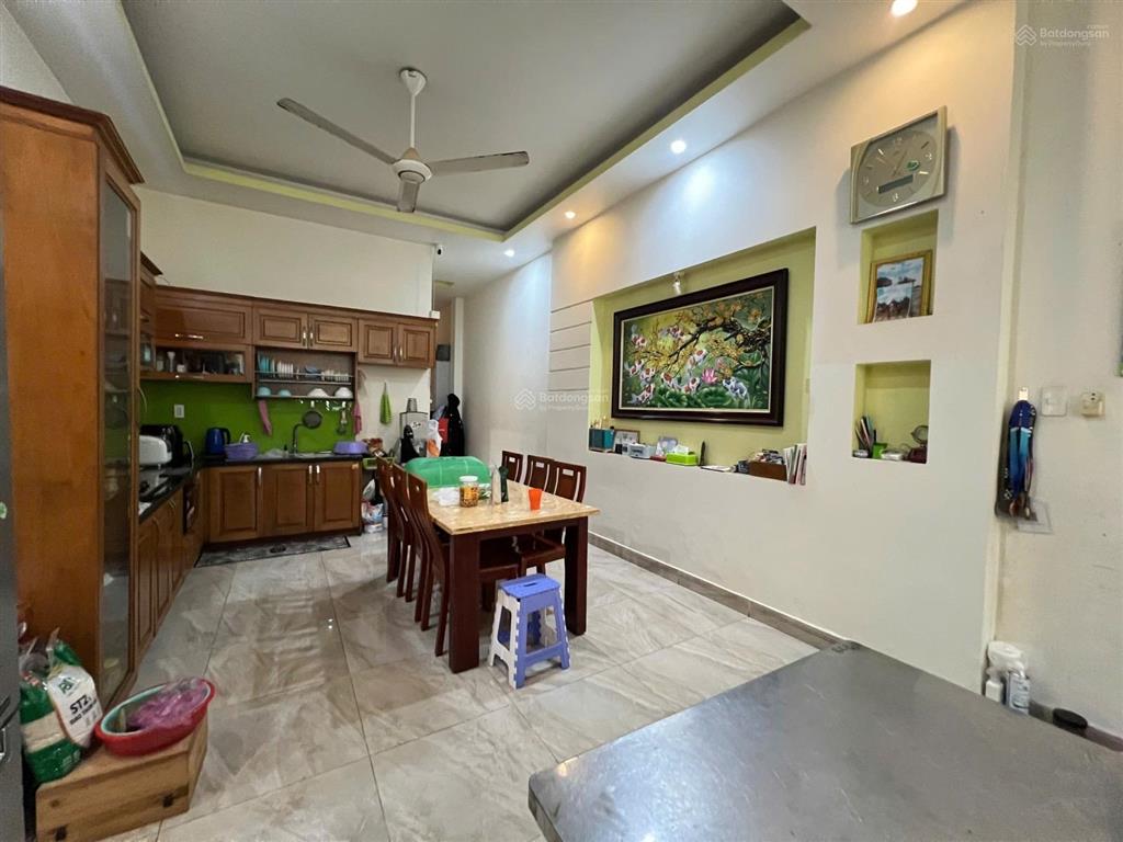 Nguyễn thị thập, quận 7  kề phú mỹ hưng  ngang (5x25) dtcn 125m2  sổ vuông a4