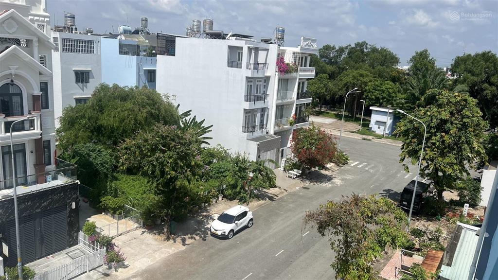 Gấp bán giảm chào 2.3 tỷ  ngay kdc phú mỹ quận 7  90m2 (5x18)  4 tầng  giá chào chỉ 12 tỷ