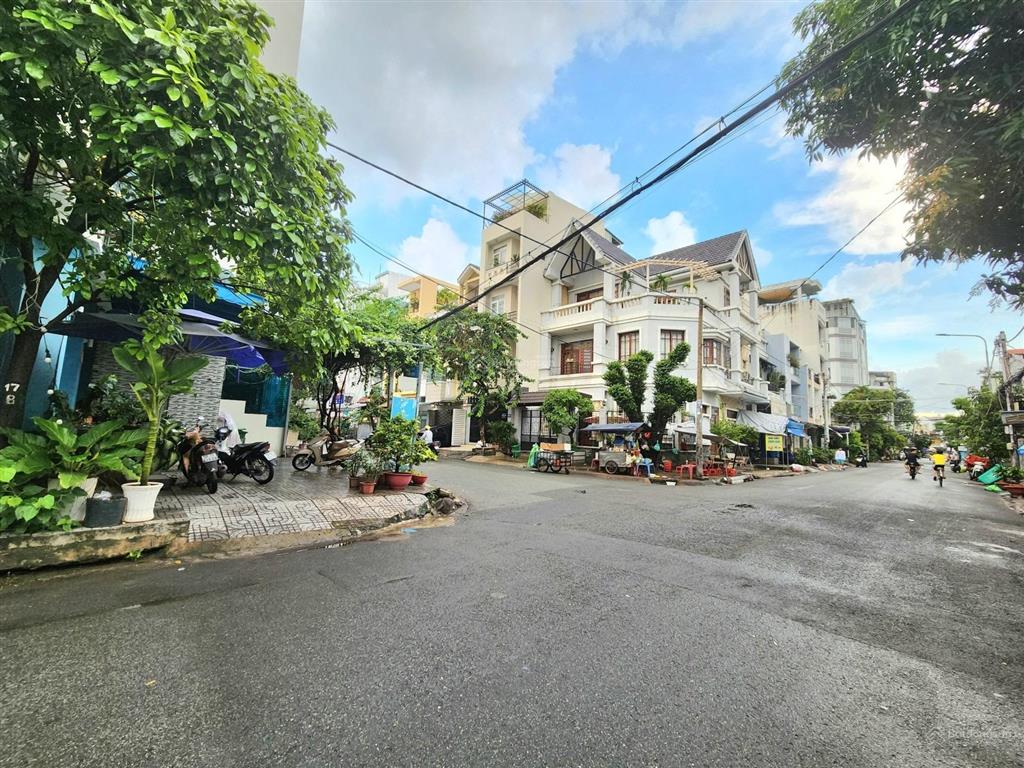 Nhà mặt phố kinh doanh đỉnh  vùng lõi quận 7  sát nguyễn thị thập/ kế kđt phú mỹ hưng  4 tầng