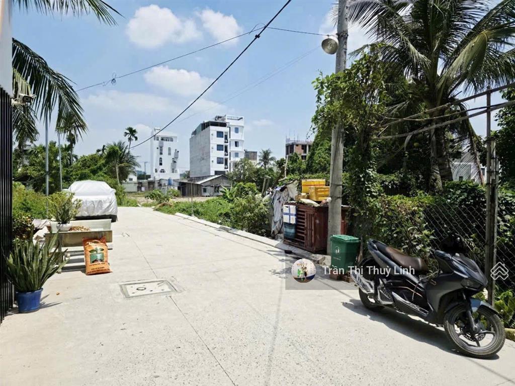 Đất sát cầu sắt  301 vườn lài  ngang 4,3m giá chỉ 5,x tỷ