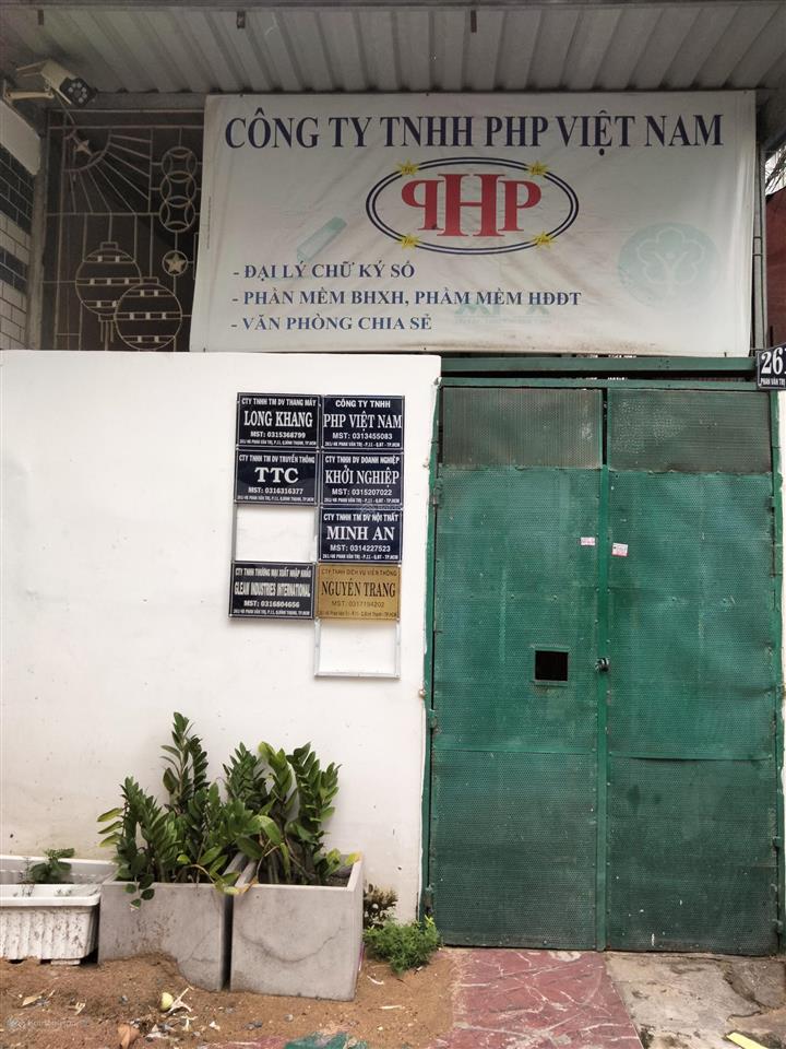 Nhà trệt hẻm rộng xe hơi vô được sát lộ diện tích gần 50m2 sát lộ