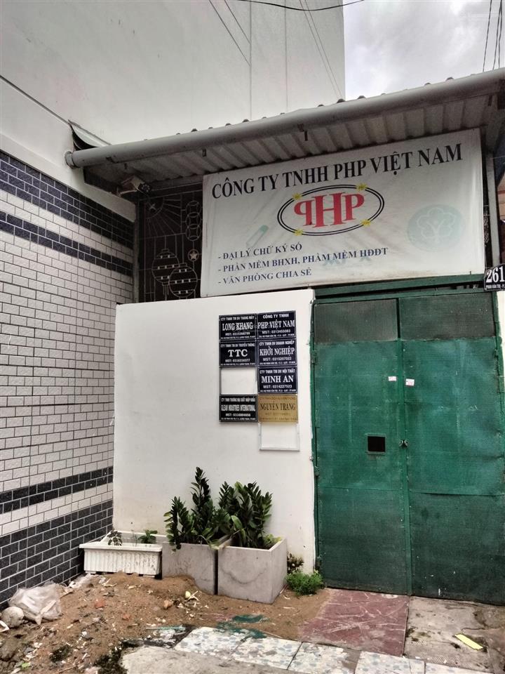 Nhà trệt hẻm rộng xe hơi vô được sát lộ diện tích gần 50m2 sát lộ