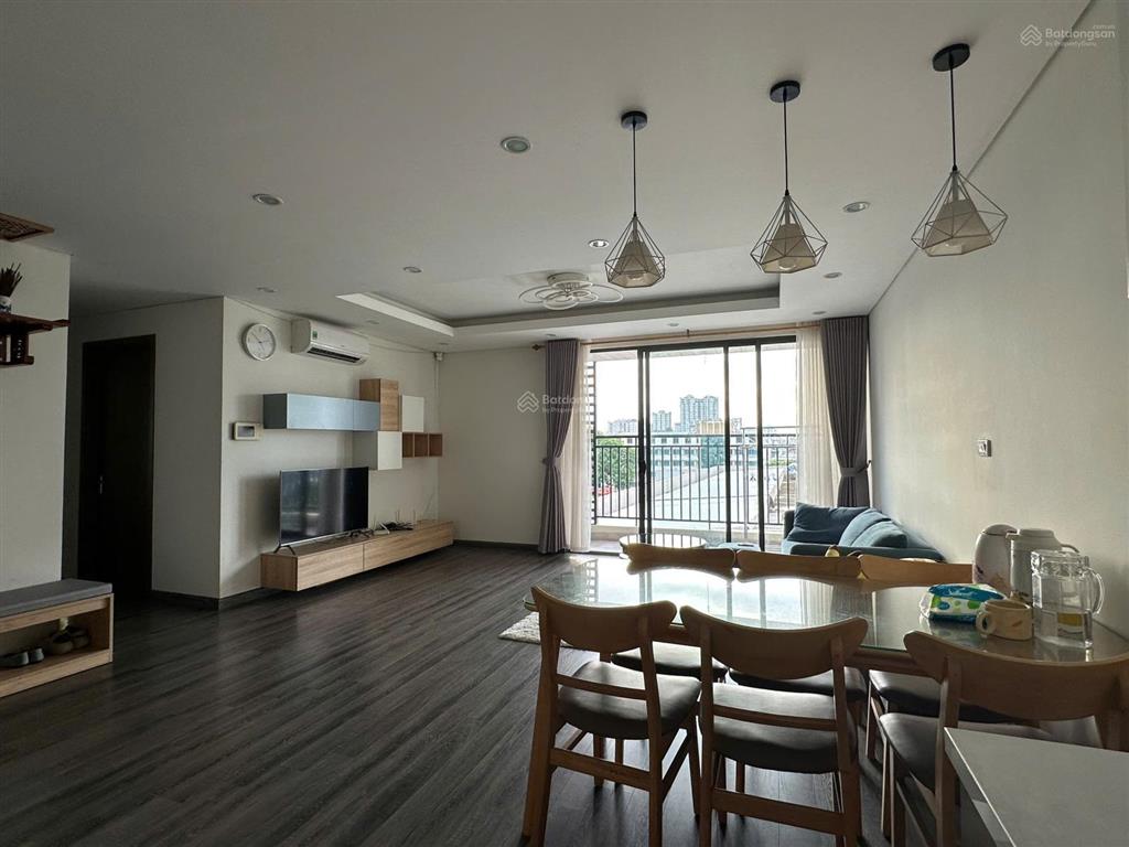 Cho thuê căn hộ giá rẻ 90m2 3pn + 2wc full nội thất tại the gloria, số 8 nguyên hồng, vào ở ngay