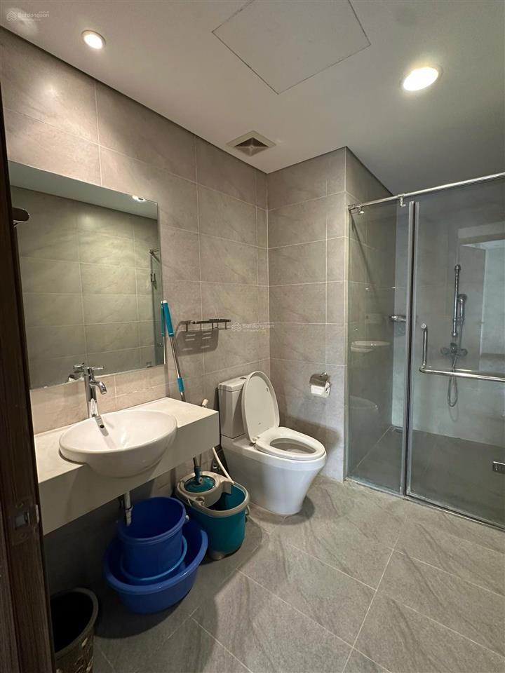 Cho thuê căn hộ giá rẻ 90m2 3pn + 2wc full nội thất tại the gloria, số 8 nguyên hồng, vào ở ngay