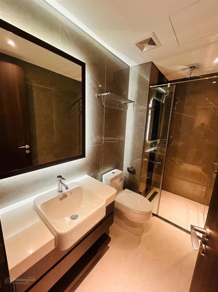 Cho thuê chcc 64m2 2pn + 2wc full nội thất cao cấp giá rẻ tại the gloria số 8 nguyên hồng