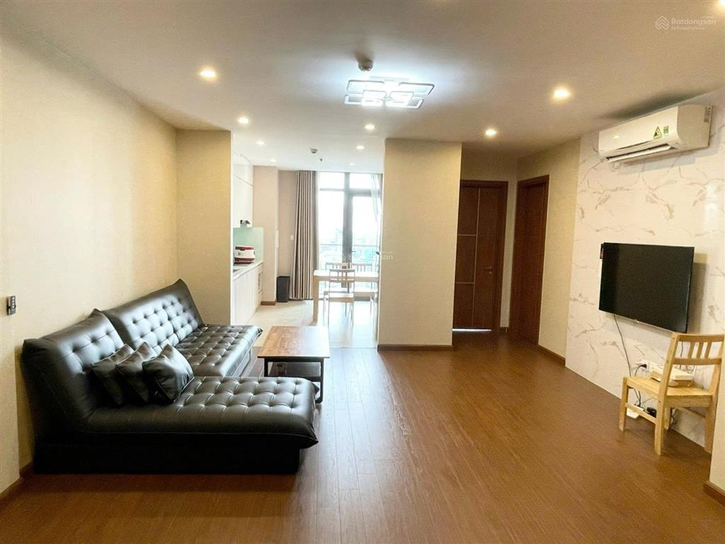 Cho thuê căn hộ 70m2 2pn + 2wc giá rẻ full nội thất tại hoàng cầu skyline