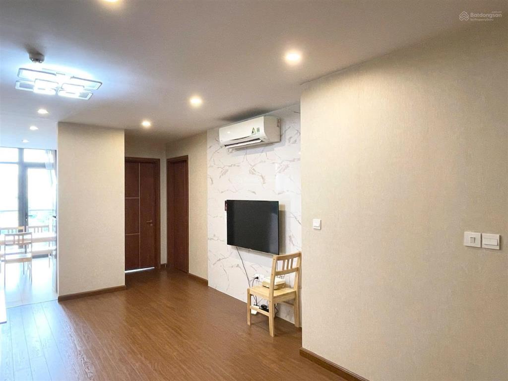 Cho thuê căn hộ 70m2 2pn + 2wc giá rẻ full nội thất tại hoàng cầu skyline
