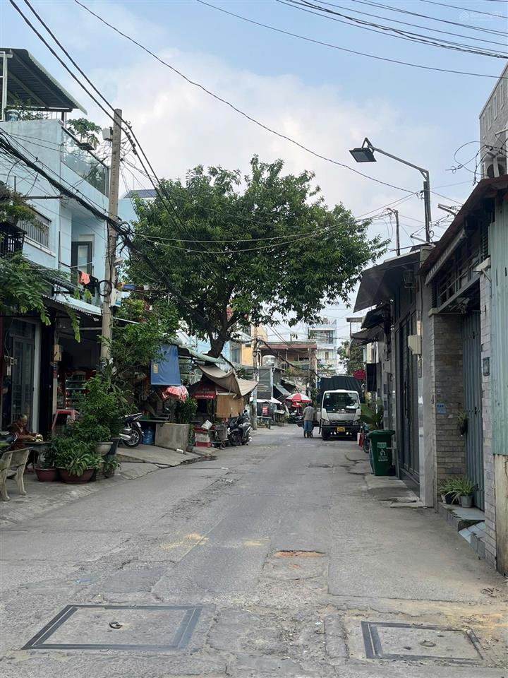 Nhà hẻm xe tải rộng rãi 1/ phan văn hớn dt6,5m x 25m giá 10 tỷ còn tl