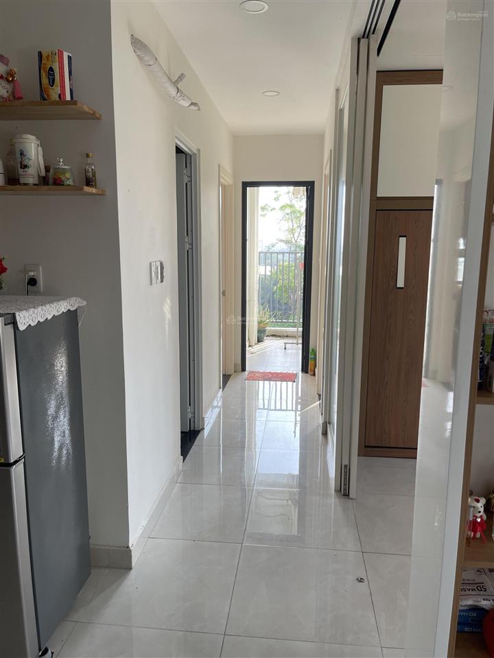 Căn hộ tầng 12, view đẹp thoáng mát, có nội thất cơ bản giá 2,1 týaigon intela