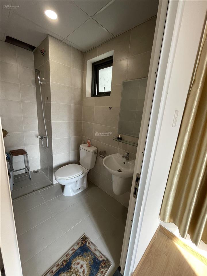Căn hộ tầng 12, view đẹp thoáng mát, có nội thất cơ bản giá 2,1 týaigon intela