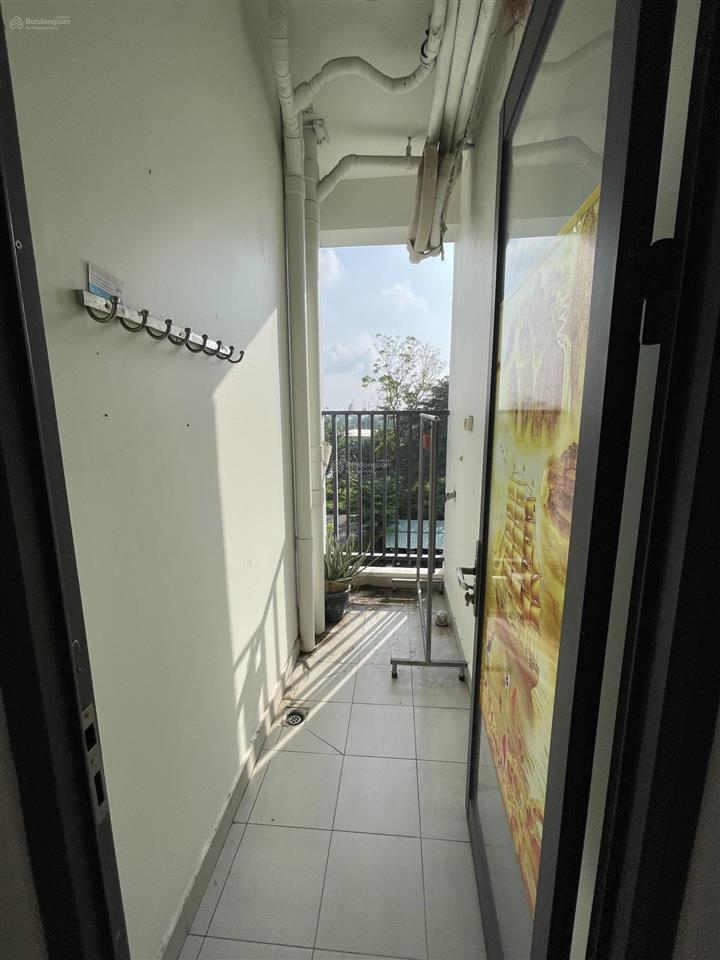 Căn hộ tầng 12, view đẹp thoáng mát, có nội thất cơ bản giá 2,1 týaigon intela
