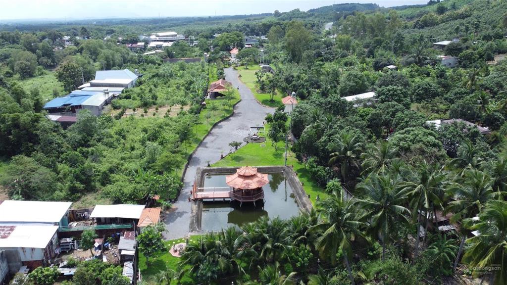 [cực hiếm] 1.1ha đất mặt tiền ql22 ngang hơn 30m nở hậu, 600m2 thổ cư, gần chợ la ngà