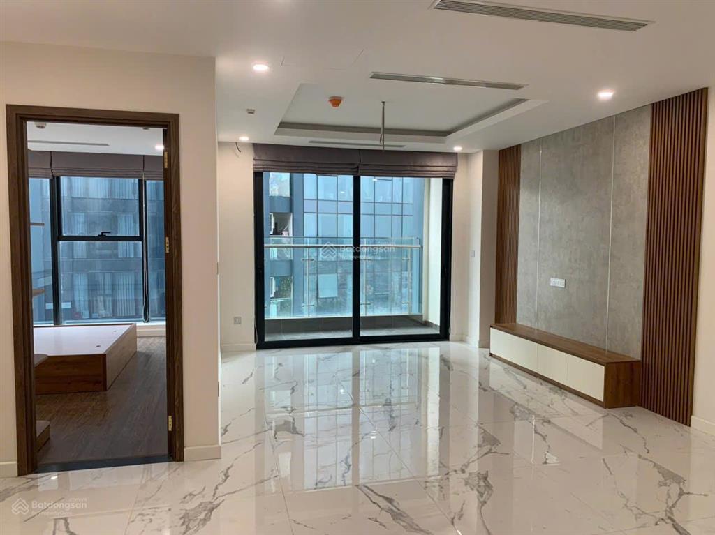 Duy nhất  cho thuê căn hộ 3 ngủ đồ cơ bản 104m2  có rèm + tủ + giường
