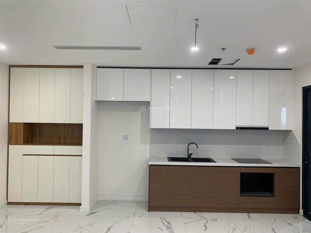 Duy nhất  cho thuê căn hộ 3 ngủ đồ cơ bản 104m2  có rèm + tủ + giường