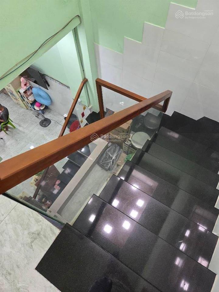 Bán nhà riêng ngay trường học bình tân, hẻm thông 10m, kinh doanh thoải mái  shr công chứng ngay