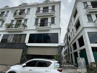 Cần bán 90m2, 4 tầng shophouse sông hồng. nằm giữa trung tâm huyện gia lâm