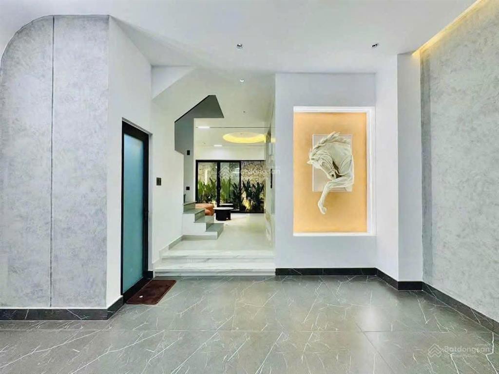 Cần tiền bán gấp căn minh phụng, p.10, quận 11. giá 2tỷ890.hẻm 6m ôtô đang cho thuê 18 triệu/tháng